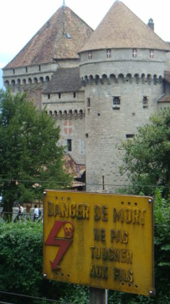 Chateau-de-Chillon-and-sign